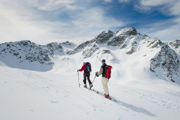 Quels sont les meilleurs itinéraires pour une randonnée dans le parc national de Sarek, Suède?